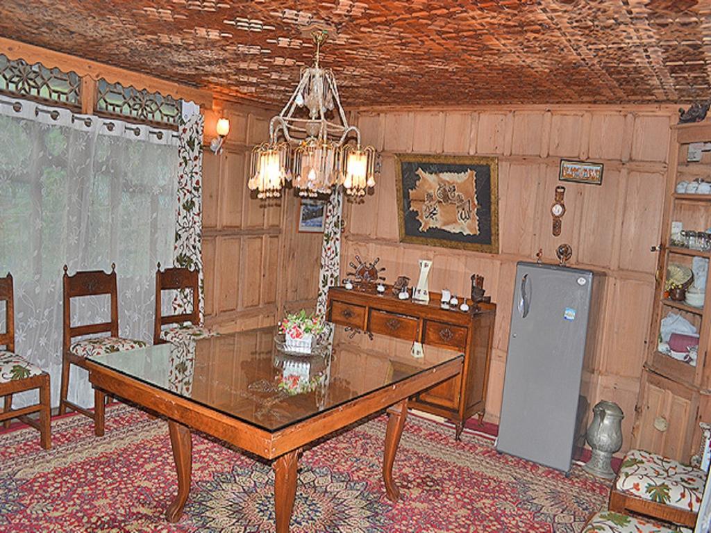 Akbar Group Of Heritage Houseboats Nagīn Bāgh Kültér fotó