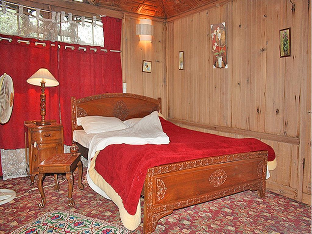 Akbar Group Of Heritage Houseboats Nagīn Bāgh Szoba fotó