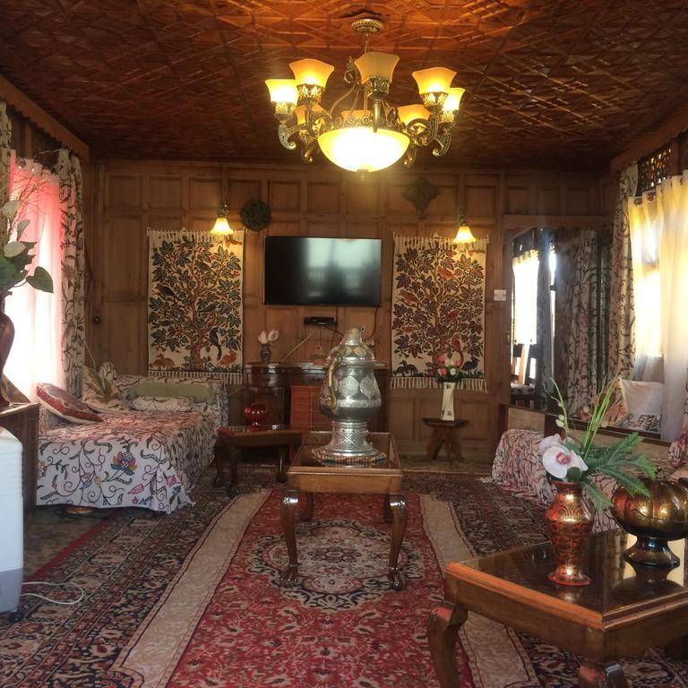 Akbar Group Of Heritage Houseboats Nagīn Bāgh Kültér fotó