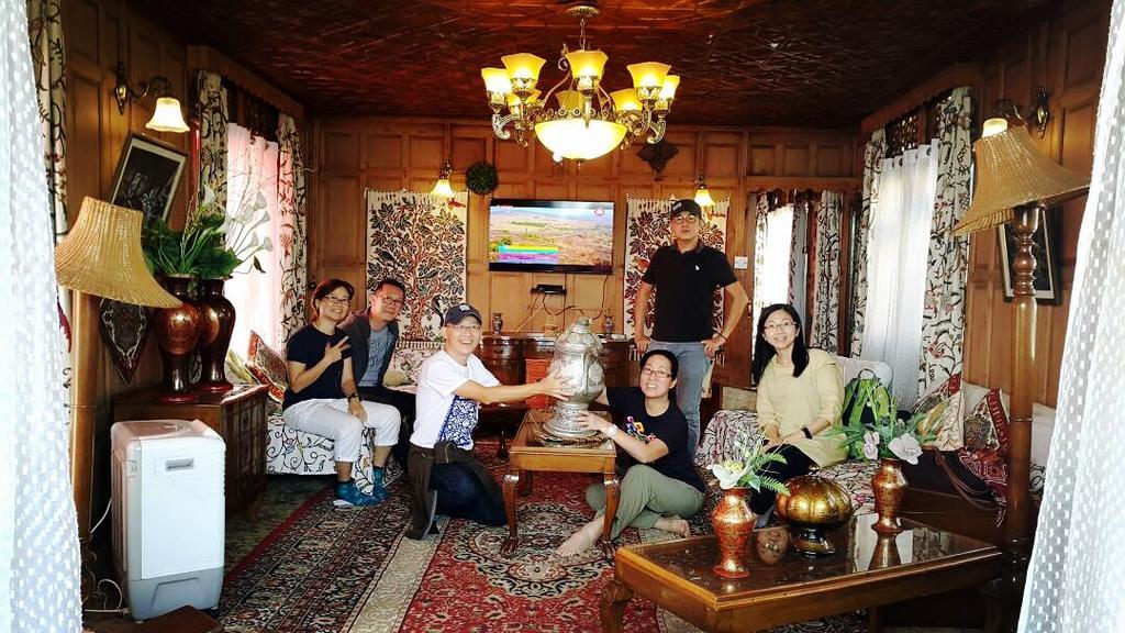 Akbar Group Of Heritage Houseboats Nagīn Bāgh Kültér fotó
