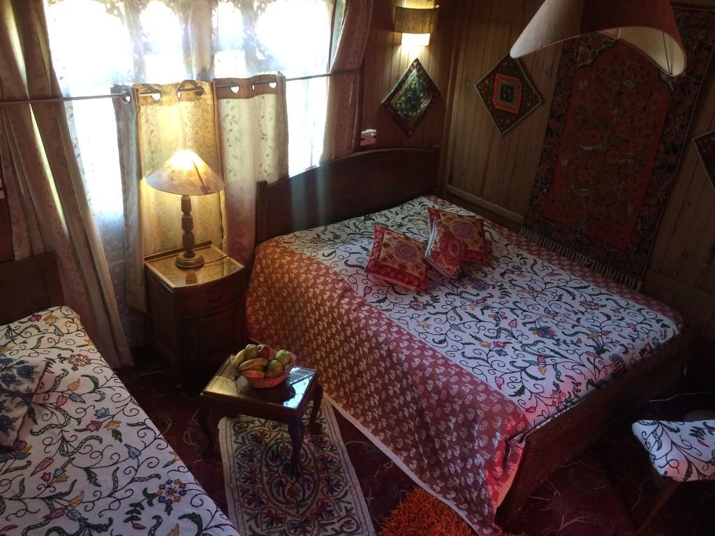 Akbar Group Of Heritage Houseboats Nagīn Bāgh Kültér fotó
