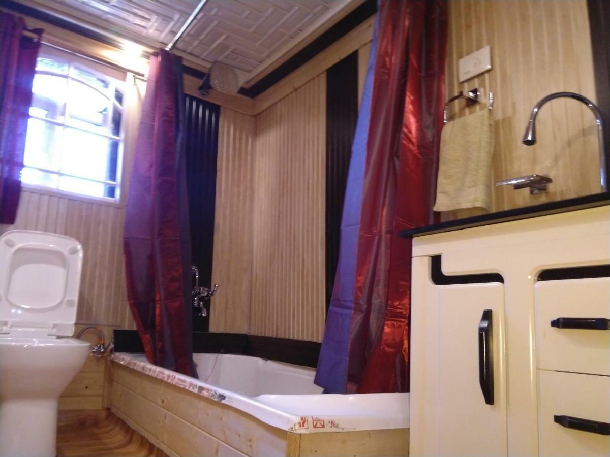 Akbar Group Of Heritage Houseboats Nagīn Bāgh Kültér fotó